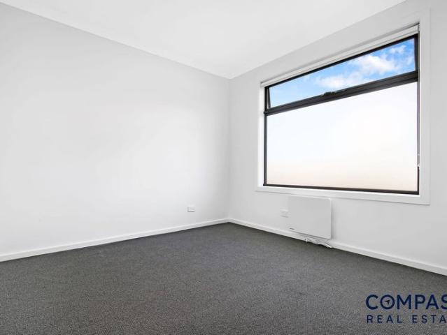 Modern 4 Bedroom Home in Cranbourne East!