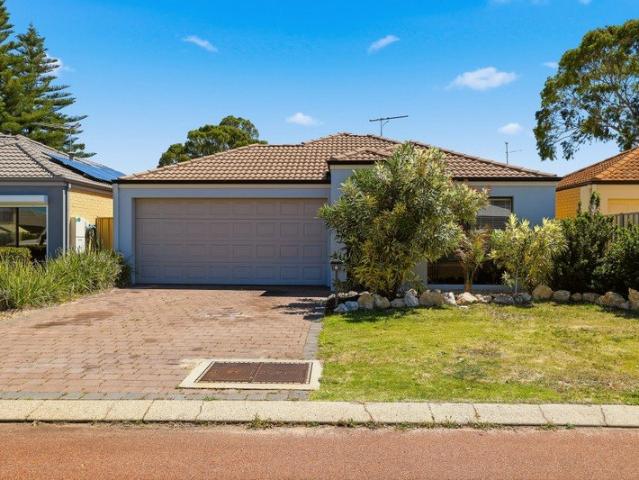Modern 4 Bedroom Home in a Prime Falcon Location