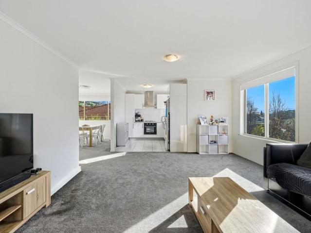 Modern 4 Bedroom Home in Austins Ferry
