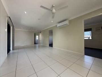 MODERN 4 BEDROOM HOME IN MOUNT LOW + FULLY FENCED YARD + SEPARATE LIVING AREA!
