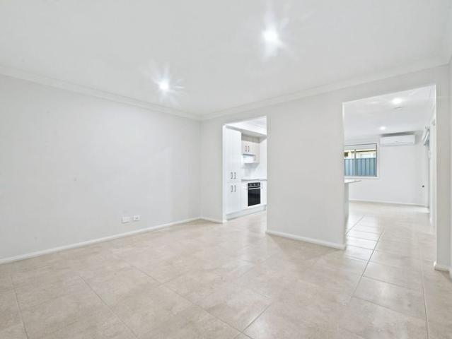 Modern 4 Bedroom Home in Sought After Lochinvar