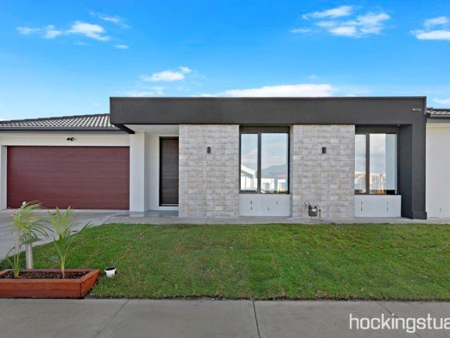 Modern 4 Bedroom Home in Prime Location