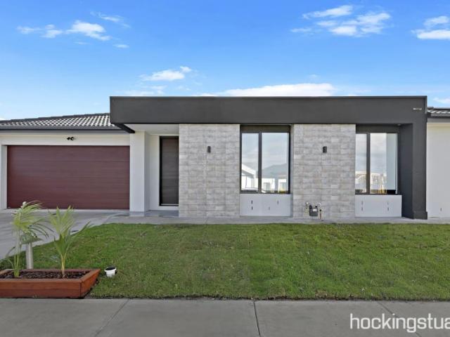 Modern 4 Bedroom Home in Prime Location