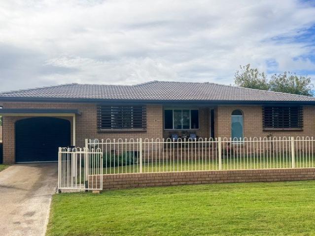 Modern 4 Bedroom Home in Prime Location!
