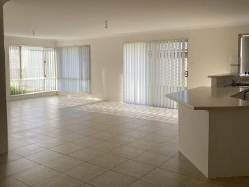 Modern 4 Bedroom Home In Waggrakine