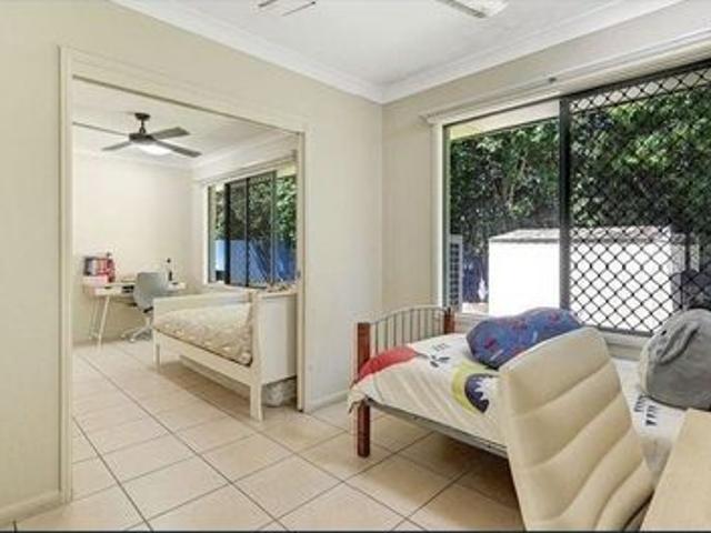 Modern 4 bedroom home in the heart of Bushland Beach