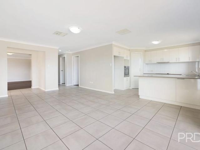 MODERN 4 BEDROOM HOME OXLEY VALE LOCATION