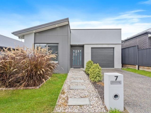 Modern 4 Bedroom home with utilities included