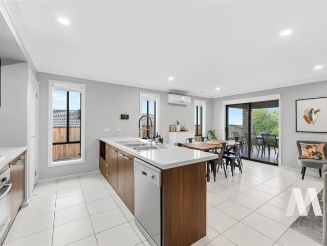 Modern 4 Bedroom Home with Alfresco Entertaining