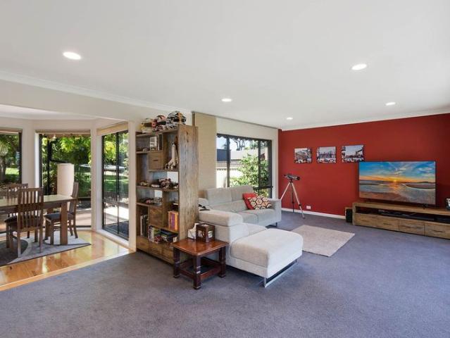 Modern 4 Bedroom Home with beautiful Merimbula Bay Views