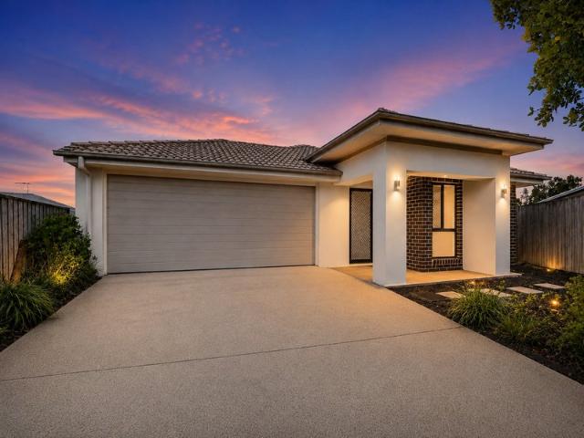 Modern 4 Bedroom Home with Media Room, Solar & Battery.