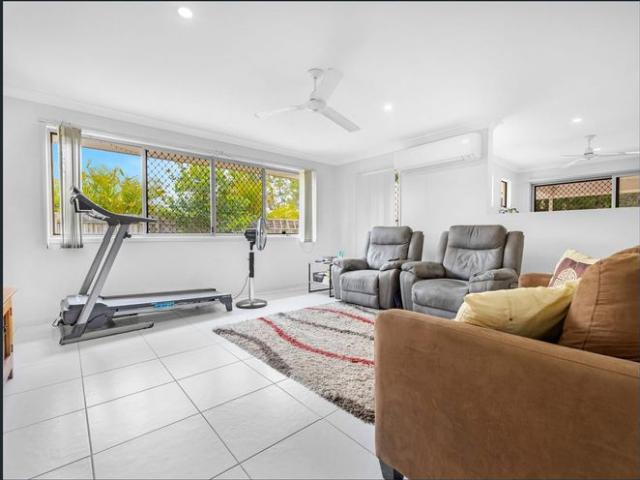 Modern 4 Bedroom Home with Nature Reserve Views