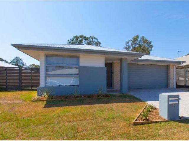 MODERN 4 BEDROOM HOME WITH SOLAR