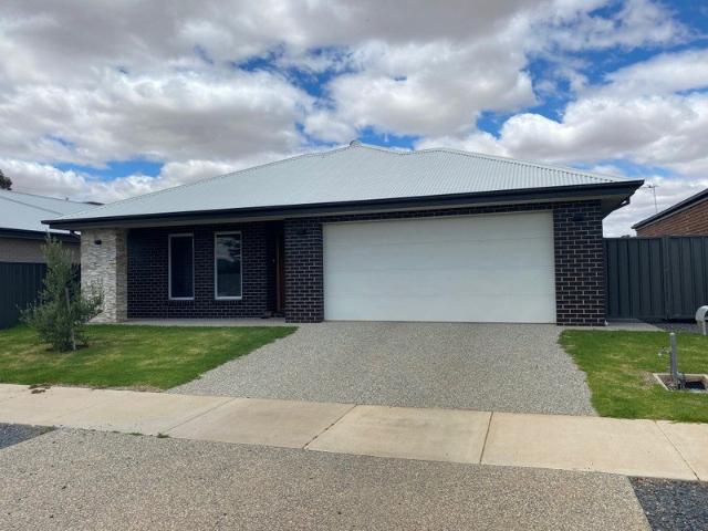 Modern 4 Bedroom Home With Space, Style & Convenience