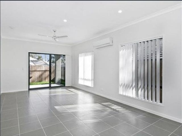 MODERN 4 BEDROOM HOUSE IN PIMPAMA