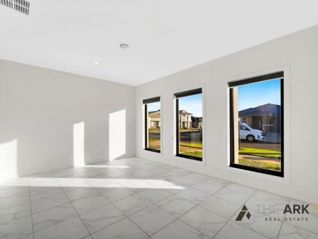 Modern 4 Bedroom House with 2 living areas & separate study!