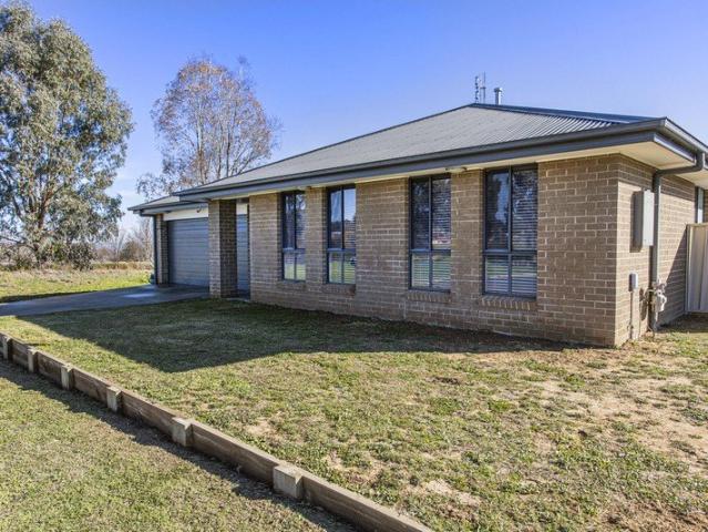 Modern 4 Bedroom Perfect for Families, Investors, or Downsizers!