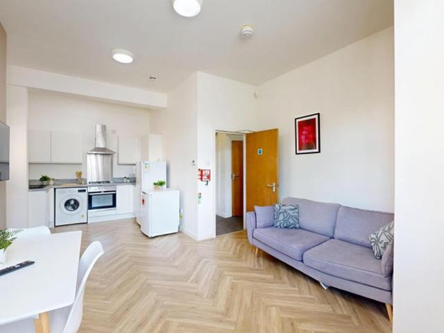 Modern 4 Bedroom Student Home
