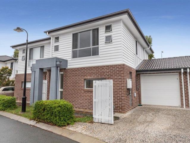 Modern 4 bedroom Town house
