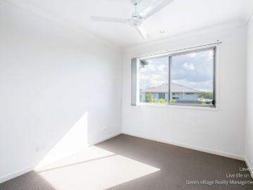 Modern 4 bedroom Town house