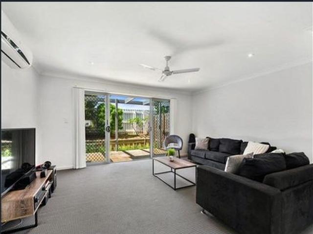 Modern 4 bedroom Town house