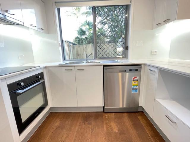 Modern 4 Bedroom Townhomes Near Wynnum Plaza
