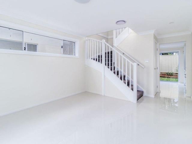 MODERN 4 BEDROOM TOWNHOUSE