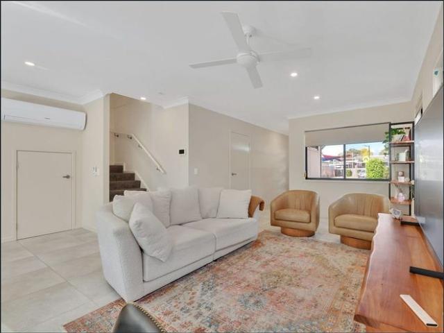 Palm Views Estate Modern 4 bedroom Townhouse