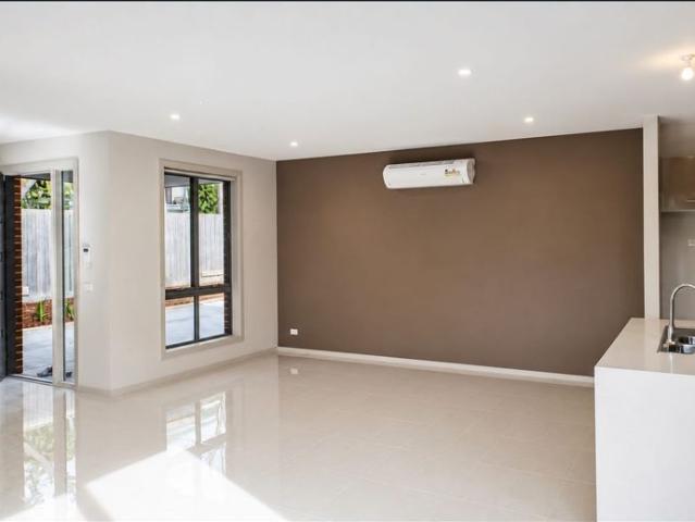 MODERN 4 BEDROOM TOWNHOUSE