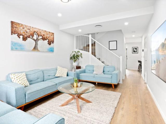 Modern 4 bedroom townhouse!