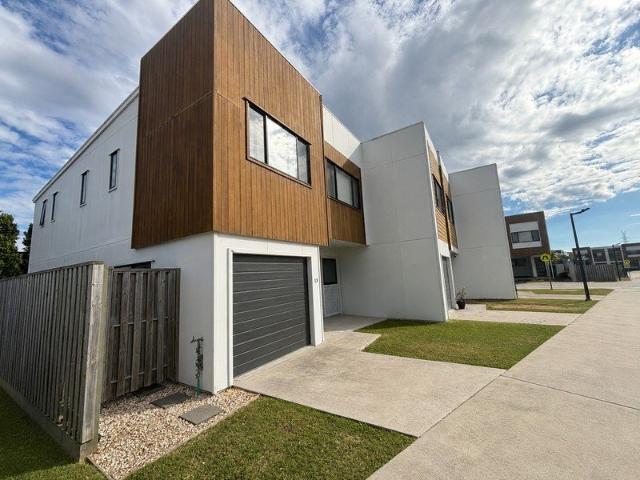 Modern 4 Bedroom Townhouse | 2.5 Bathrooms | 2 Cars | Approx. 160m² | Built 2022
