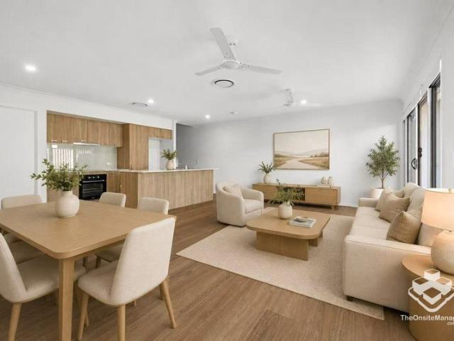 Modern 4 Bedroom Townhouse | Ducted Air Con | Double Garage | Move In Ready