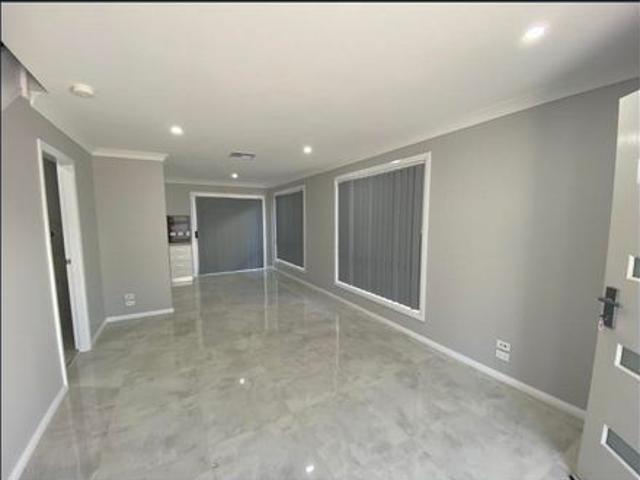 Modern 4 Bedroom Townhouse in Convenient Location