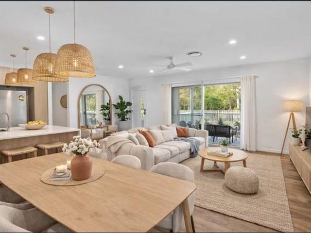 Modern 4 Bedroom Townhouse in Rochedale
