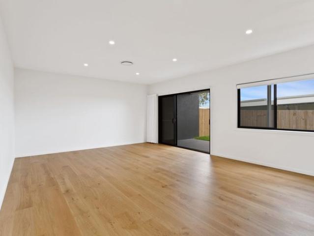 MODERN 4 BEDROOM TOWNHOUSE IN SOUGHT AFTER MCDOWALL