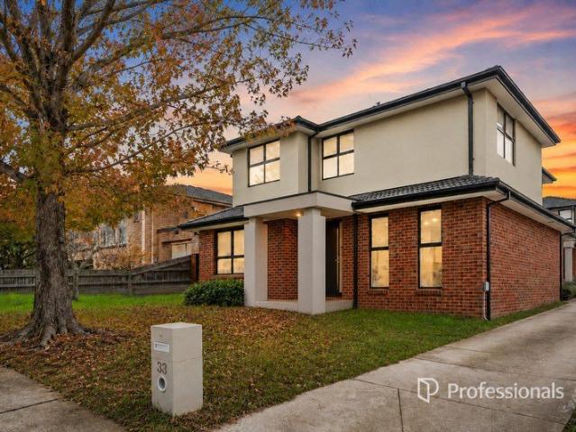 Modern 4 Bedroom Townhouse Offering Lifestyle, Space & Outstanding Convenience