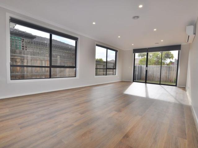 Modern 4 bedroom Townhouse stunning designer living CITY WIDE REAL ESTATE Agent: Costa 0408775007 Inspect a must!