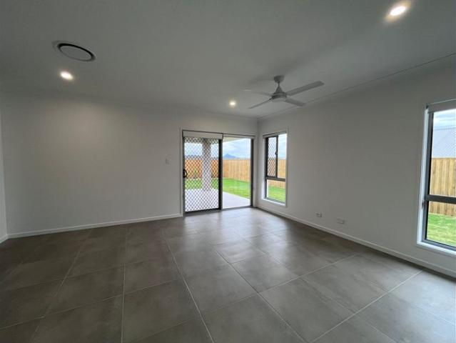 MODERN 4 BEDROOM WITH LARGE YARD AND SIDE ACCESS PARKING
