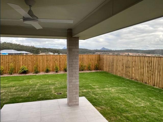 MODERN 4 BEDROOM WITH LARGE YARD AND SIDE ACCESS PARKING