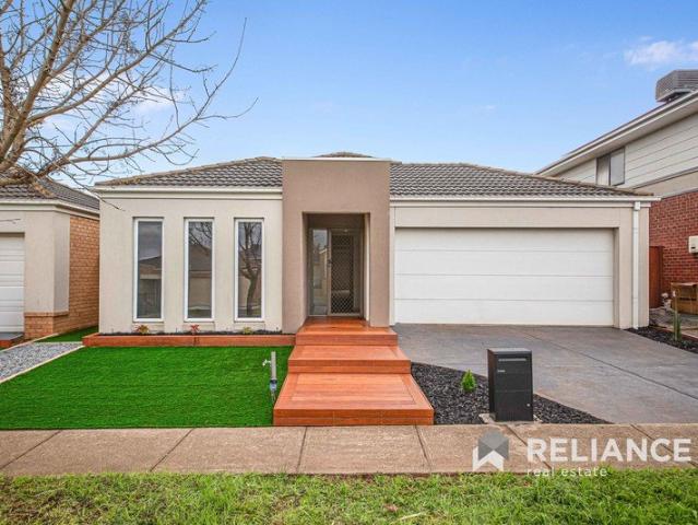 Modern 4 Bedrooms Family home at best location in Point Cook!