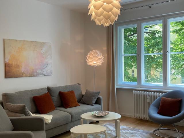 Modern 4 Room Apartment with Loggia near Rüdesheimer Platz in Wilmersdorf