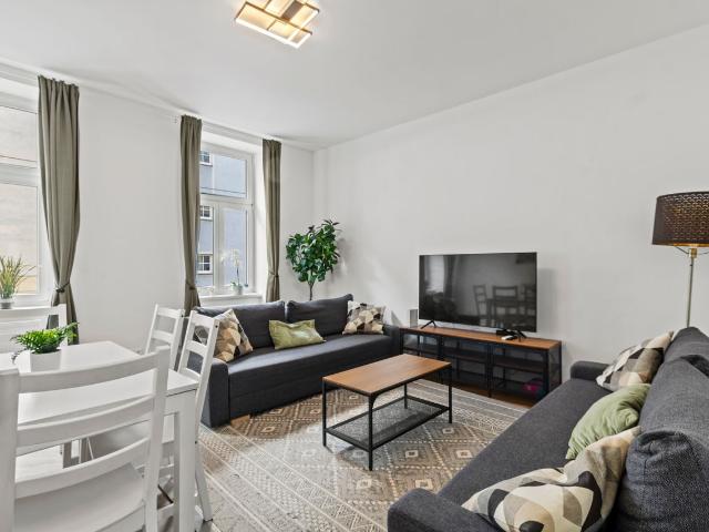Modern 4 room flat in Vienna with balcony, Vienna Amsterdam Apartments for Rent