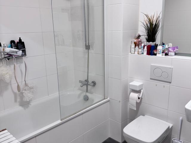 Modern 4 room flat with 2 balconies & parking near Hamburg Airport