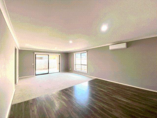 Modern 4B2B townhouse at Tarneit for rent!