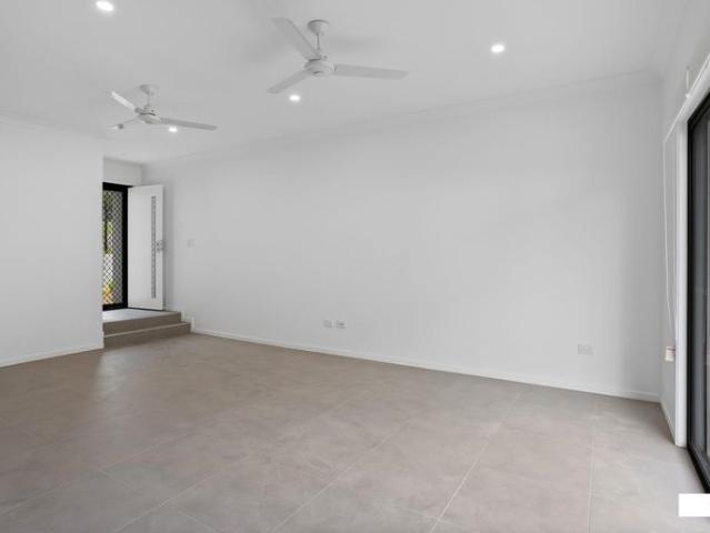 Modern 4bed townhouse, AC and pool *BREAK LEASE