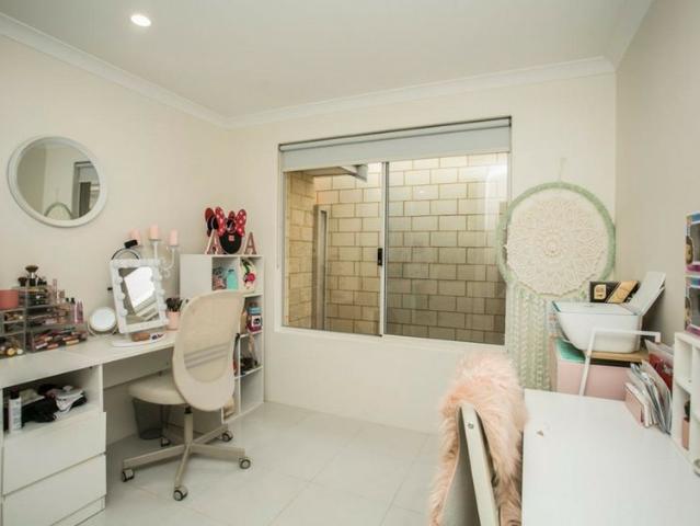 Modern 4x2 Family Home Opposite Duck Park Comfort, Convenience & Lifestyle