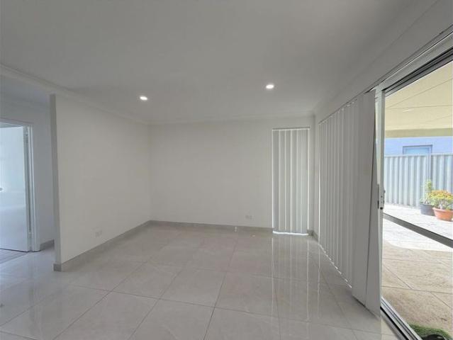 Modern 4x2 Family Home in Prime Piara Waters Location – Freshly Painted & Low Maintenance!