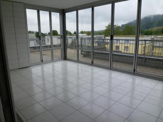 Modern 5.5 room attic apartment with glazed balcony & terrace