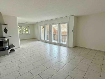 Modern 5.5 Zimmer Wohnung an ruhiger Lage