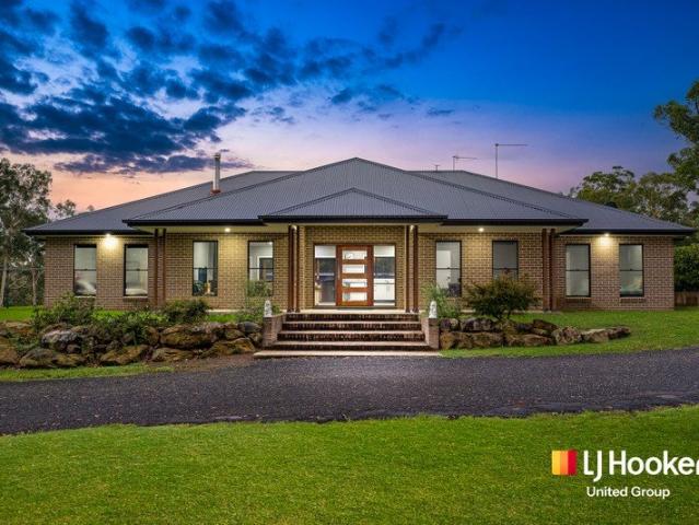 Modern 5 Acre Lifestyle with Huge Shed, Studio & RU1 Zoning